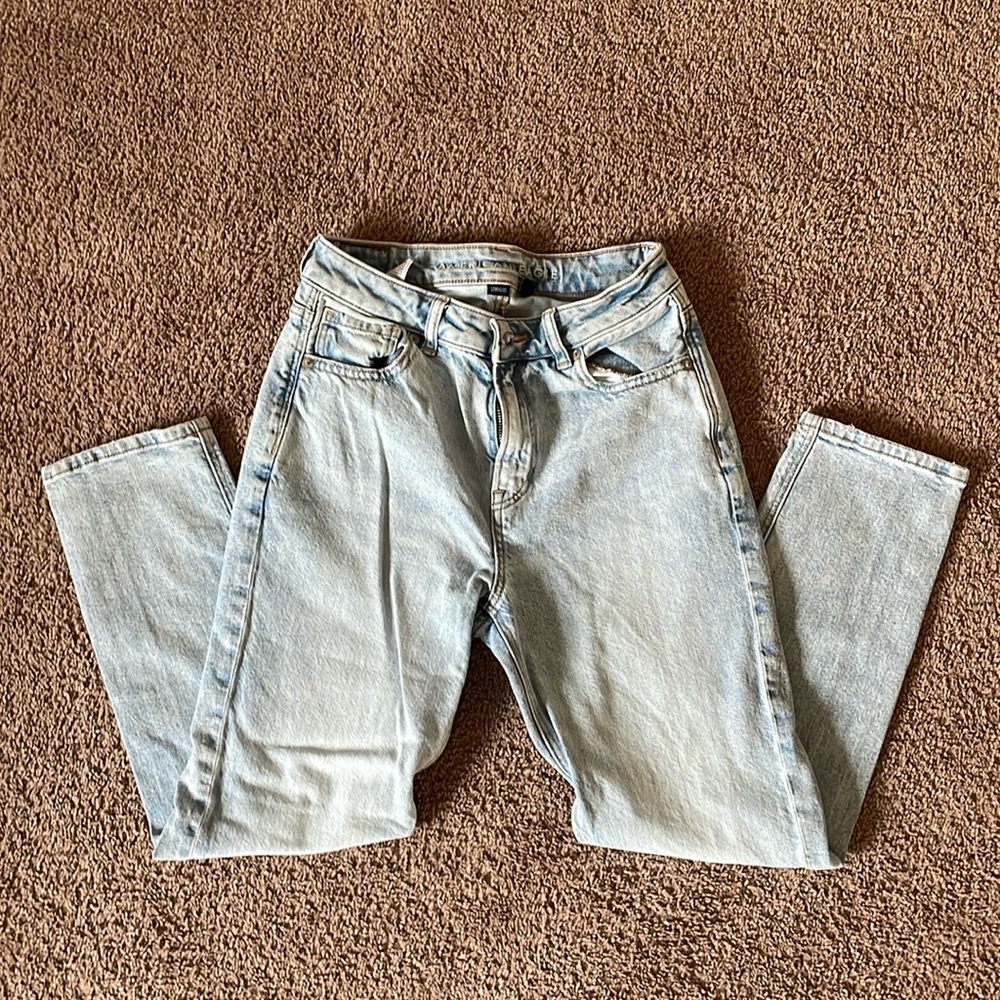 American Eagle Light Indigo Mom Jeans Size 2 Short